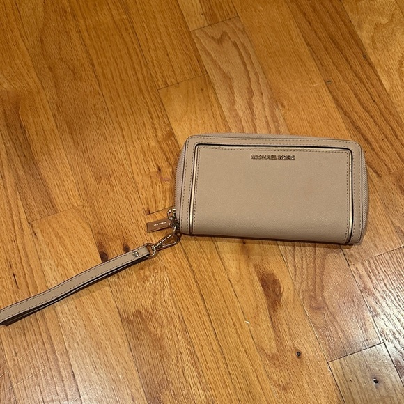 Michael Kors Handbags - Michael Kors Beige Wristlet Wallet